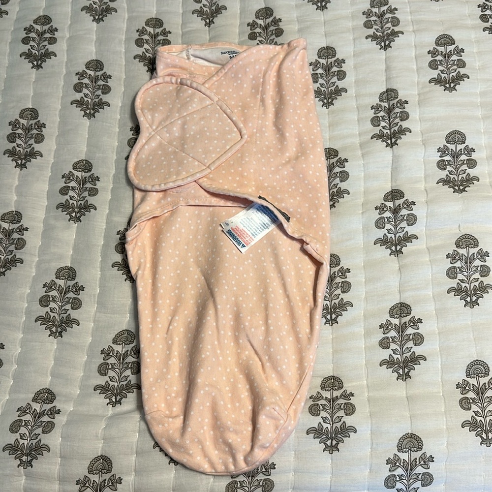 EUC SwaddleMe 0-3 Month Velcro Swaddle